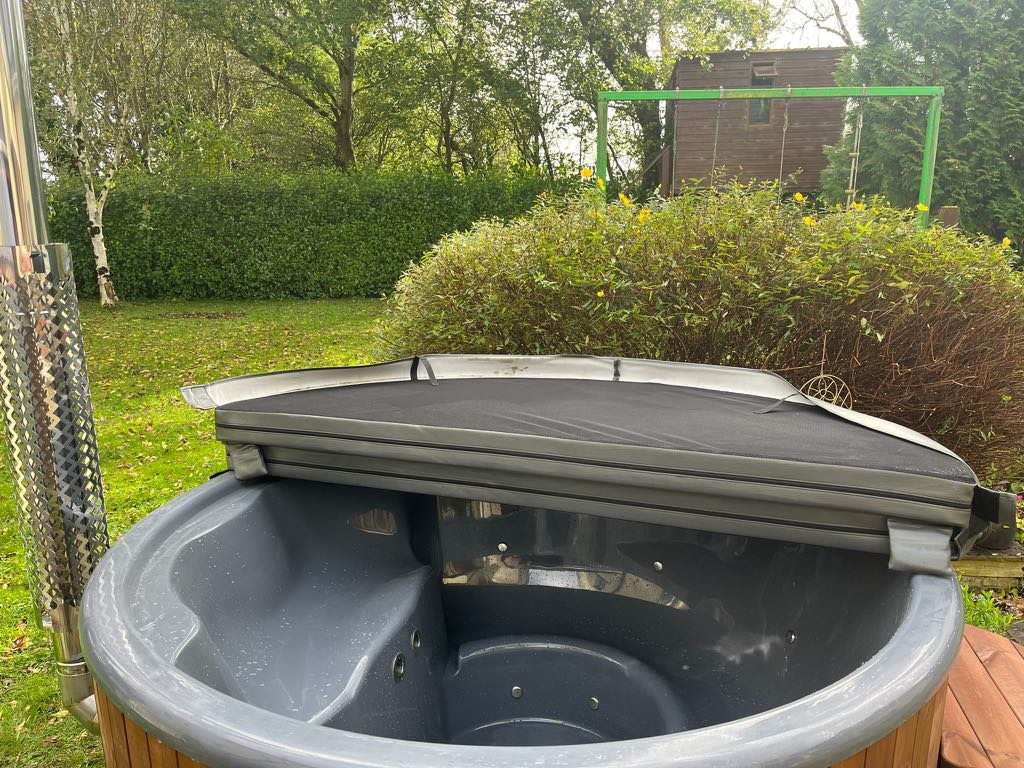Hot Tub DeLux 200